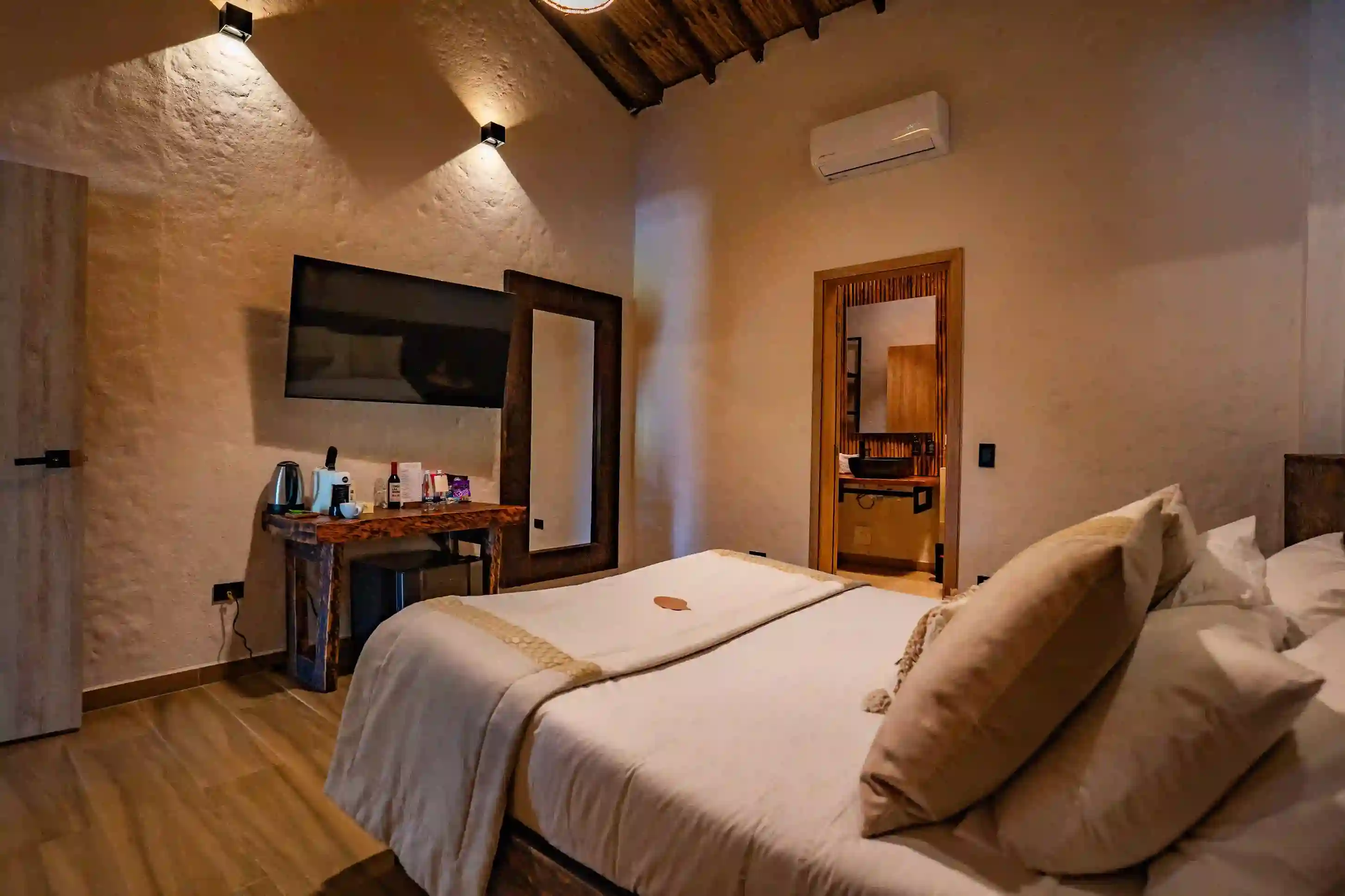 Standard Suite - Image 1